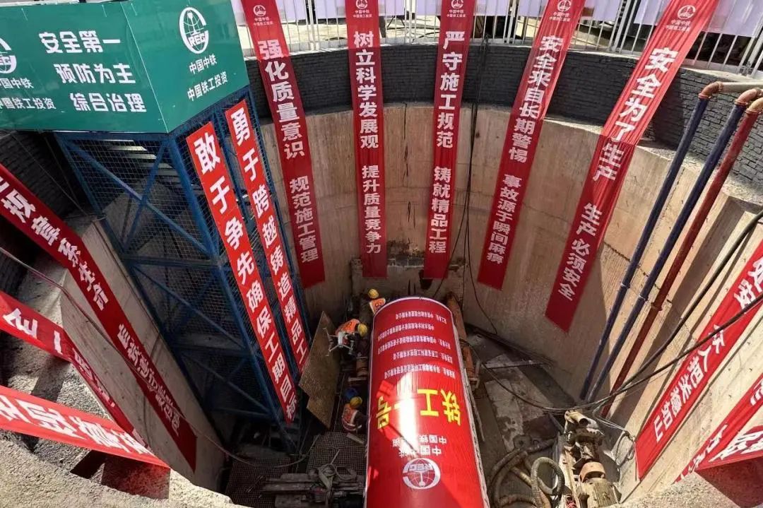 萍鄉(xiāng)項(xiàng)目截污干管子項(xiàng)“WB311-WB307”頂段順利開頂