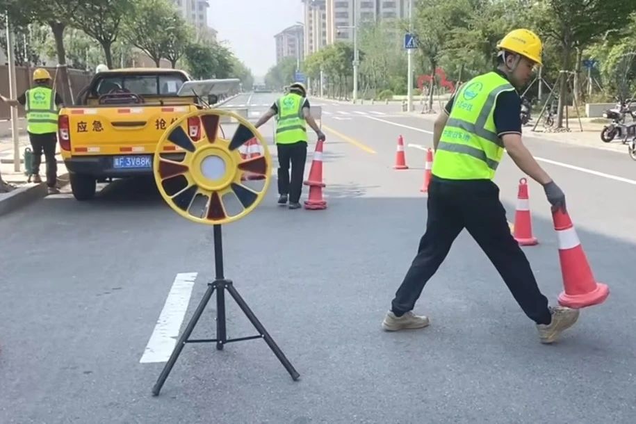 1752483685963181.jpg 雄安新區容西管網清淤及日常維護項目開展防汛應急演練活動.jpg