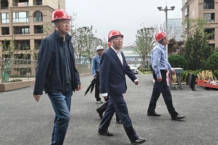 公司黨委書記、董事長李明華一行到煙臺項目、濰坊項目檢查指導工作.jpg